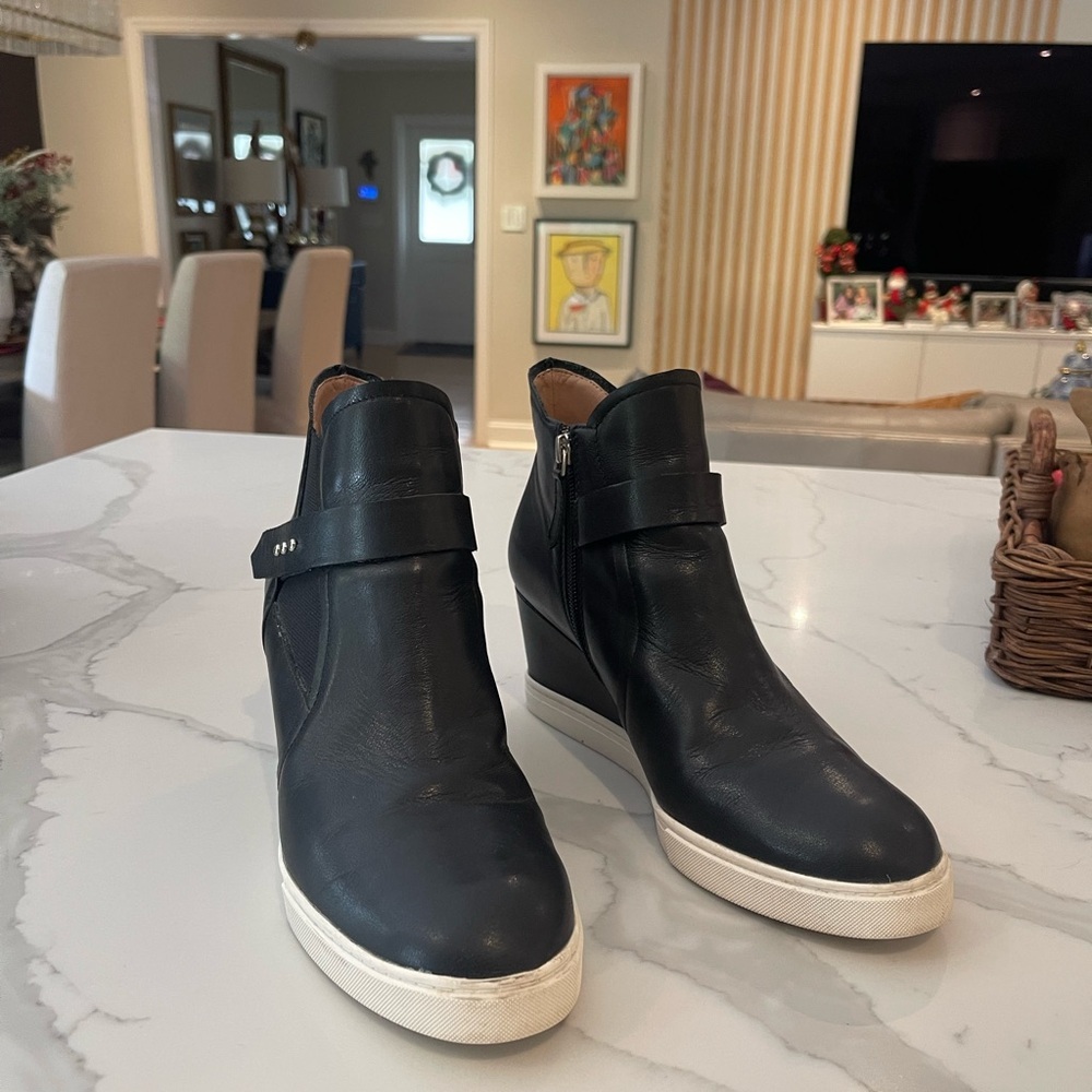 Elegant Black Leather Wedge Sneakers - Picture 7 of 11